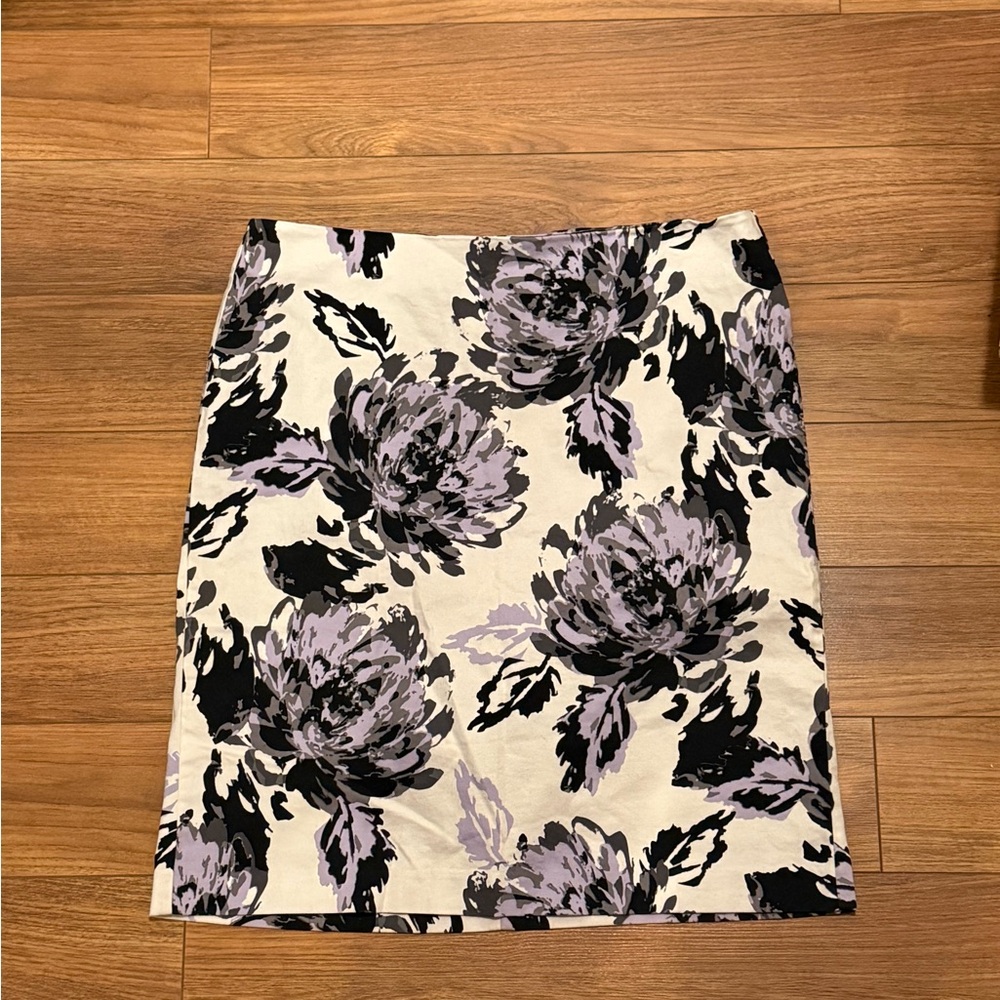 Reitmans Black and Purple Floral Pencil Skirt